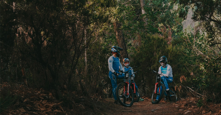 Rónán Dunne, Ryan Pinkerton et Oli Clark composent le roster MFR DH 2026.