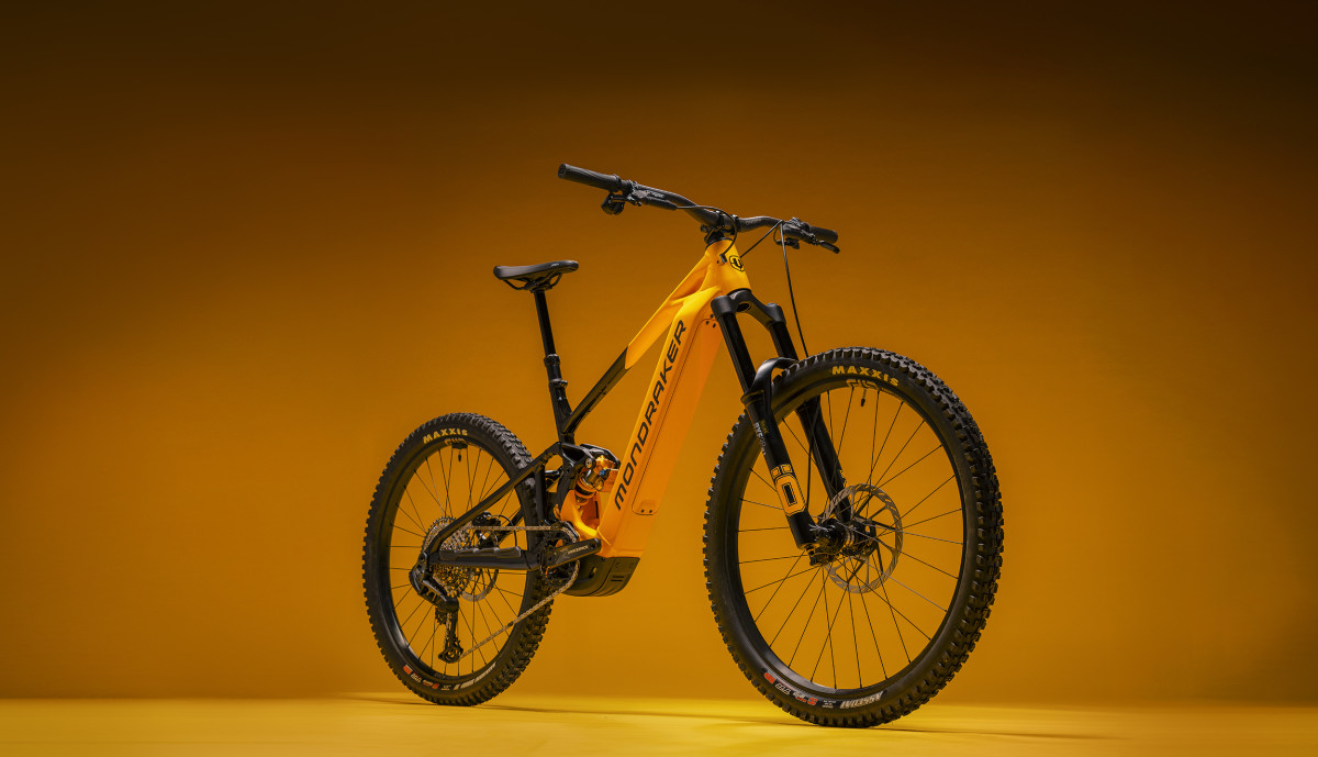 Diámetro de ruedas mullet 29” delante y 27.5” detrás.