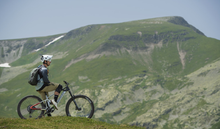 Gaspi's Romanian Adventure: Discovering a New Playground for Heli-Biking