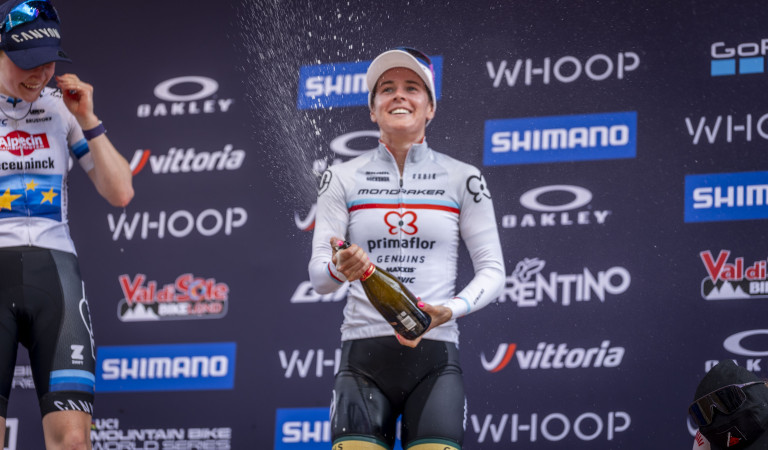 Bec Henderson fährt auf den dritten Platz im XCO World Cup von Val di Sole!