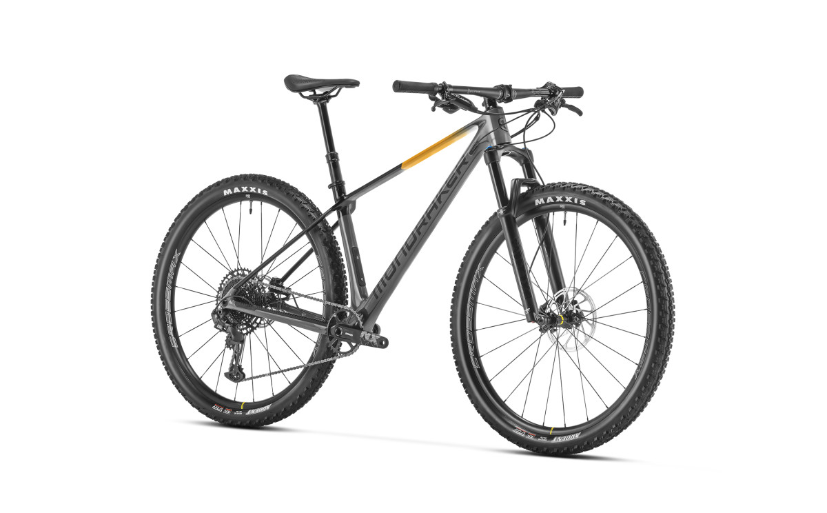 Das CHRONO CARBON DC R