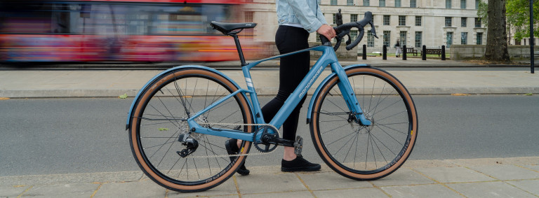 DER RAHMEN DES DUSTY SX. MONDRAKER DNA IN PERFEKTION